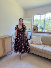 Load image into Gallery viewer, THE SCARLETT FLORAL SWEETHEART SMOCKED PUFF TIERED MIDI DRESS