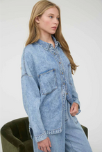 Load image into Gallery viewer, THE JANELLE WASHED CHAMBRAY BUTTON DOWN LONG SLEEVE SHIRT
