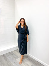 Load image into Gallery viewer, THE CAROLINE DROP SHORT SLEEVE WOVEN SURPLICE WRAP MIDI DRESS
