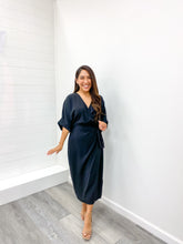 Load image into Gallery viewer, THE CAROLINE DROP SHORT SLEEVE WOVEN SURPLICE WRAP MIDI DRESS
