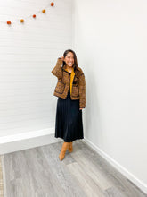 Load image into Gallery viewer, THE SIENNA QUILTED LEOPARD BUTTON DOWN PUFFER JACKET
