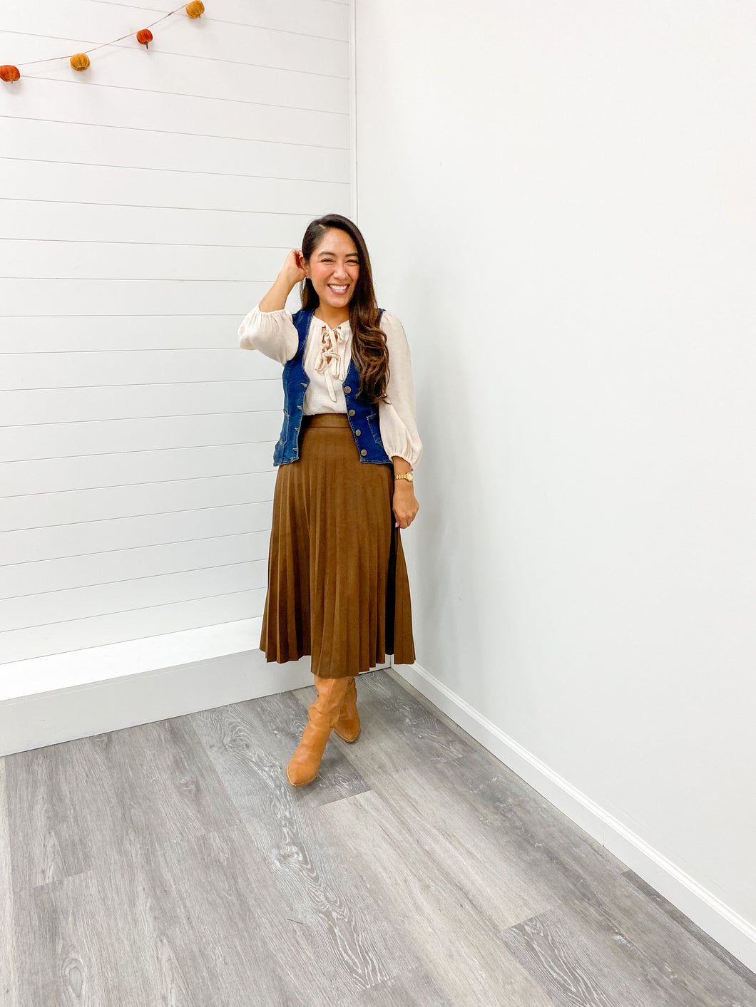 THE STEVIE V NECK SLEEVELESS BUTTON DOWN DENIM VEST