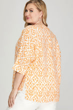 Load image into Gallery viewer, THE LIZ PLUS - 3/4TH BATWING SLEEVE PRINT WOVEN TOP
