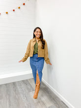 Load image into Gallery viewer, SUEDE COLLARED BUTTON DOWN CROPPED JACKET

