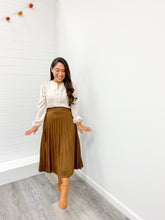 Load image into Gallery viewer, TEXTURED SATIN HALF BUTTON LONG SLEEVE BLOUSE
