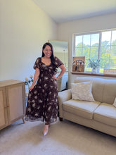 Load image into Gallery viewer, THE SCARLETT FLORAL SWEETHEART SMOCKED PUFF TIERED MIDI DRESS
