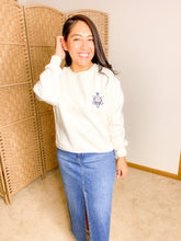 Load image into Gallery viewer, EMBROIDERED CREWNECK SWEATER
