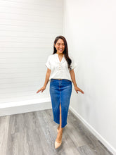 Load image into Gallery viewer, The Lara Henley Short Bat Wing Sleeve U Hem Top
