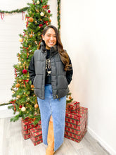 Load image into Gallery viewer, High neck puffer vest
